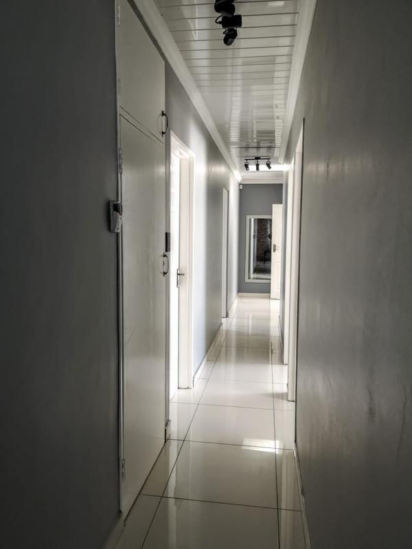 To Let 4 Bedroom Property for Rent in Edgemead Western Cape